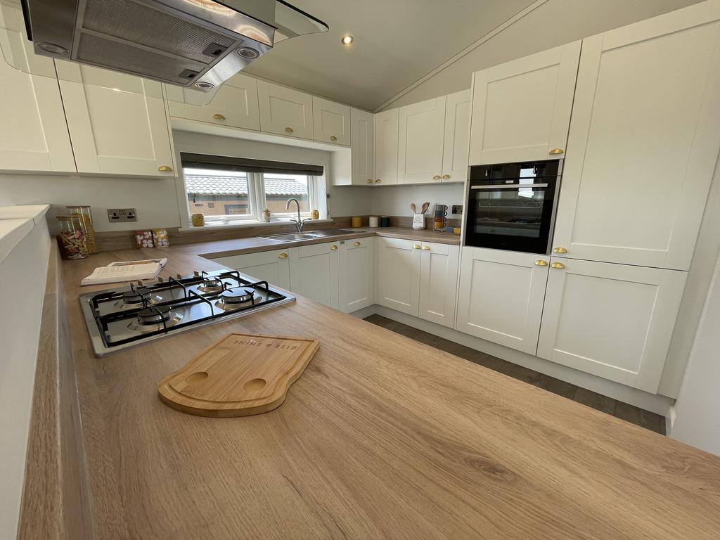 Very well equipped kitchen with loads of...