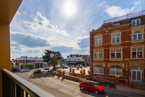 undefined, Broadway, Essex, SS9