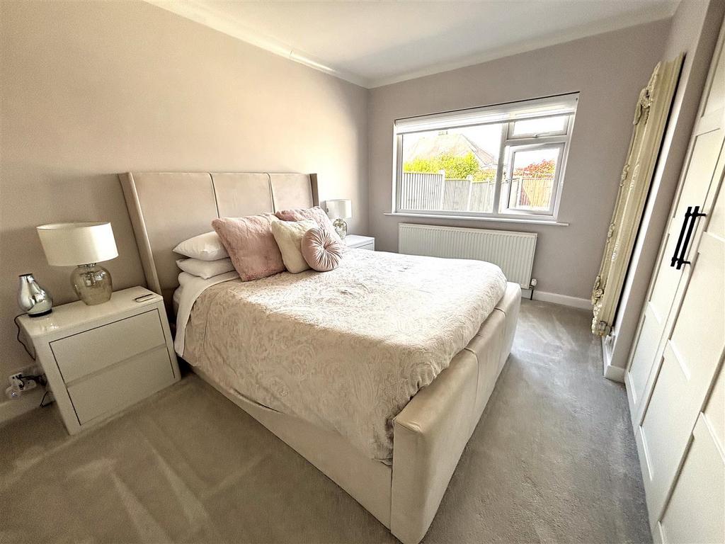 BEDROOM.jpeg