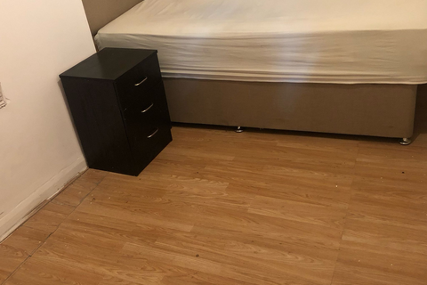 1 bedroom in a house share to rent, Sandbach Road, Stoke-on-Trent ST6