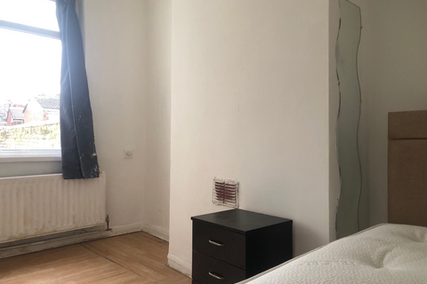 1 bedroom in a house share to rent, Sandbach Road, Stoke-on-Trent ST6