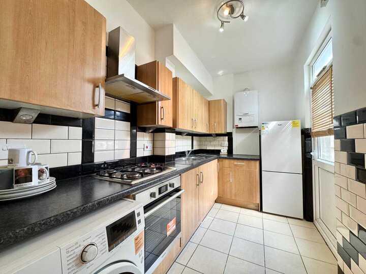 Holmesdale Rd London SE25 6 JF