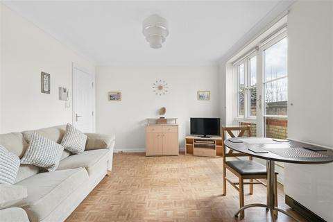 1 bedroom flat for sale, St. Andrews Mews, London