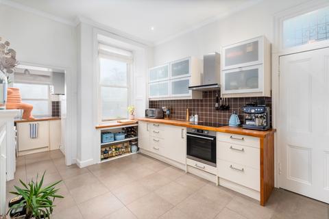 82/6 Ashley Terrace, Edinburgh, EH11 1RT
