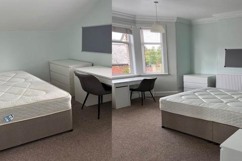 1 bedroom in a house share to rent, Magdalen Road*rooms, Exeter EX2