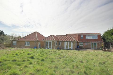 4 bedroom detached bungalow for sale, Temple Close, Welton