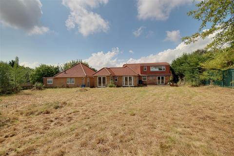 4 bedroom detached bungalow for sale, Temple Close, Welton