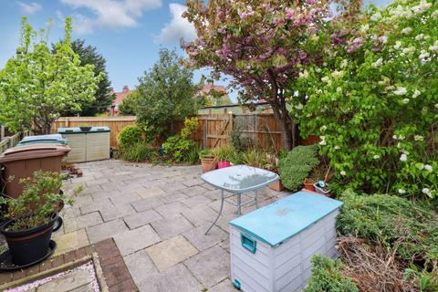 18 Central Road, Wirral, CH62 5EJ