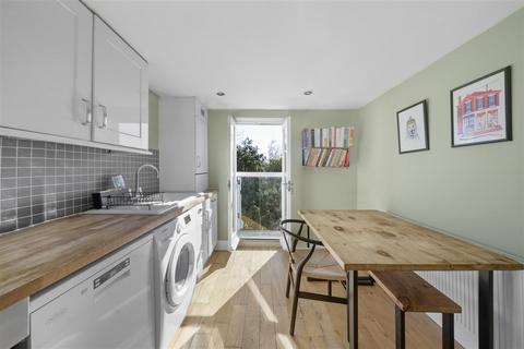2 bedroom flat for sale, Kyverdale Road, London