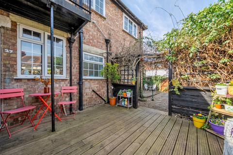 27 Beynon Road, Carshalton, SM5 3RW