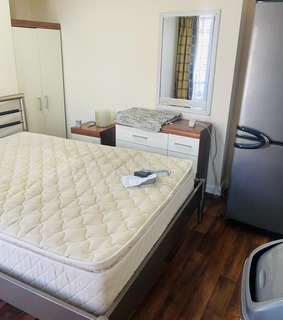 1 bedroom in a house share to rent, High Street, Yiewsley UB7