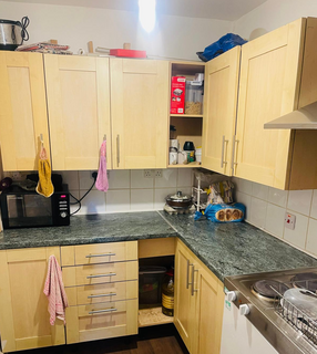 1 bedroom in a house share to rent, High Street, Yiewsley UB7