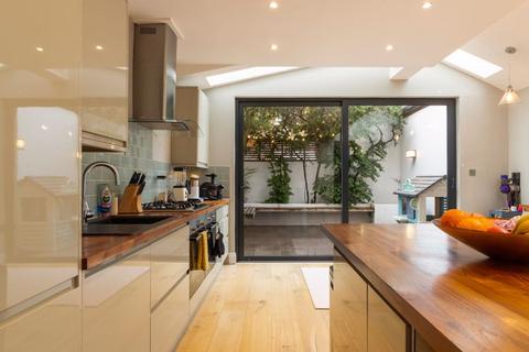 4 bedroom terraced house for sale, Felixstowe Road, Kensal Green, London, NW10