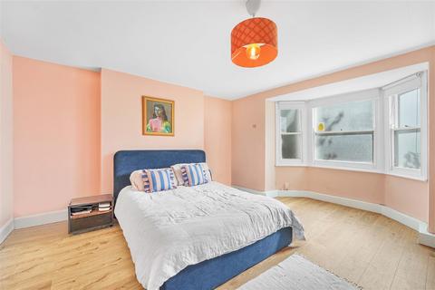 2 bedroom flat for sale, Alkham Road, London