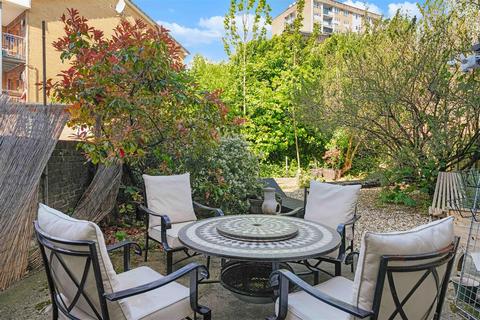 5 bedroom house for sale, Alkham Road, London