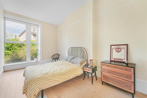 2 bedroom flat for sale, Alkham Road, London