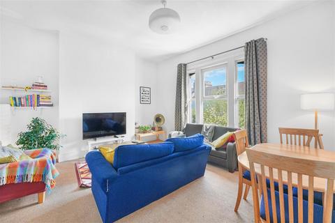 3 bedroom flat for sale, Alkham Road, London