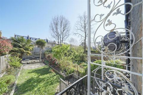 61 Springdale Road, London, N16 9NT