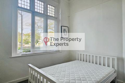 2 bedroom apartment to rent, Grove Park Road, London, SE9