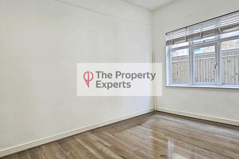 2 bedroom apartment to rent, Grove Park Road, London, SE9