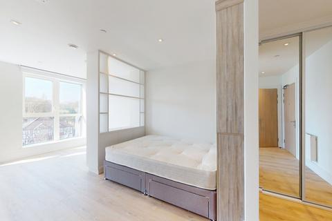 Studio to rent, Beverley Way