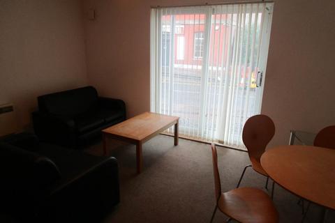 2 bedroom flat to rent, 75 Bellfield Street, ,