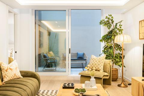 2 bedroom flat for sale, Lamb Mews, 50 Lamb Lane, London, E8