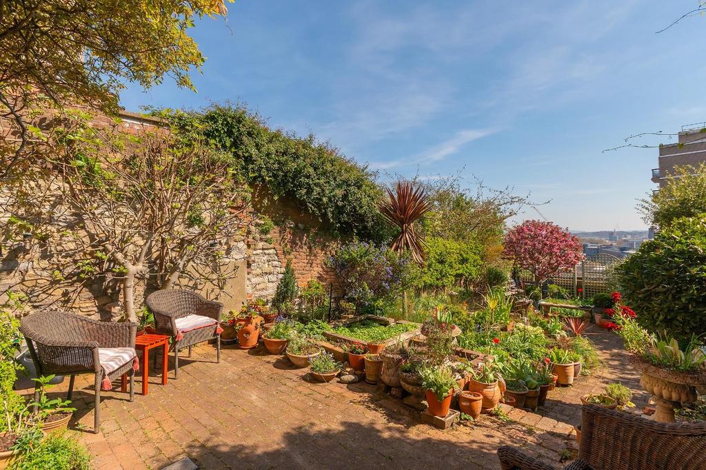 1 S2 PKN - Garden D.jpg