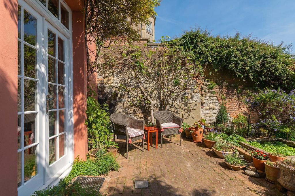 1 S2 PKN - Garden E.jpg