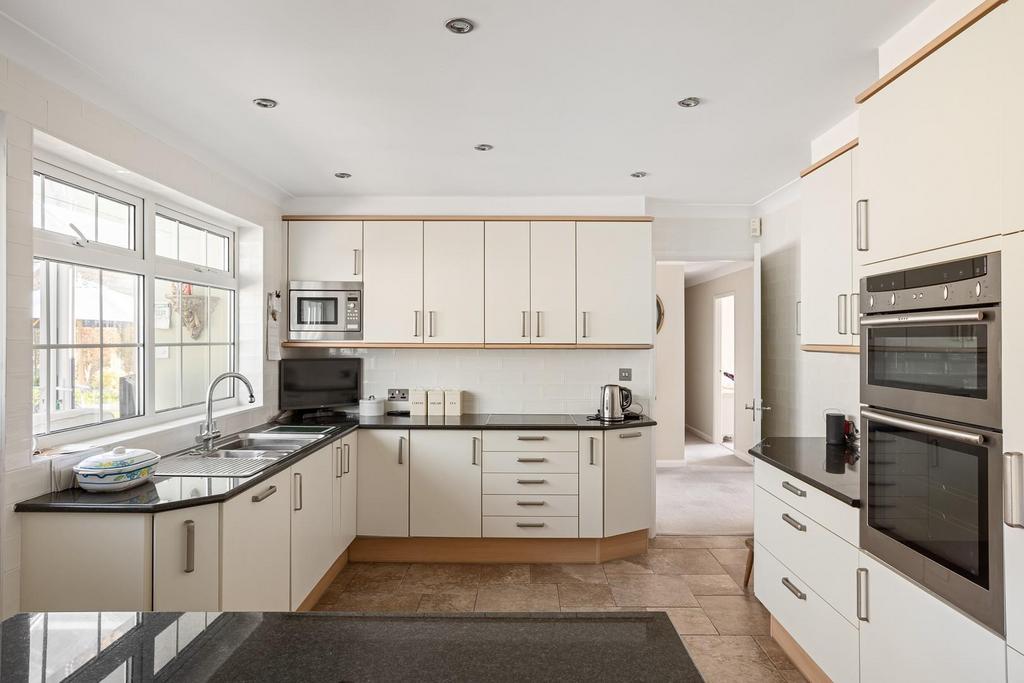 1 Ashwood Close-14.jpg