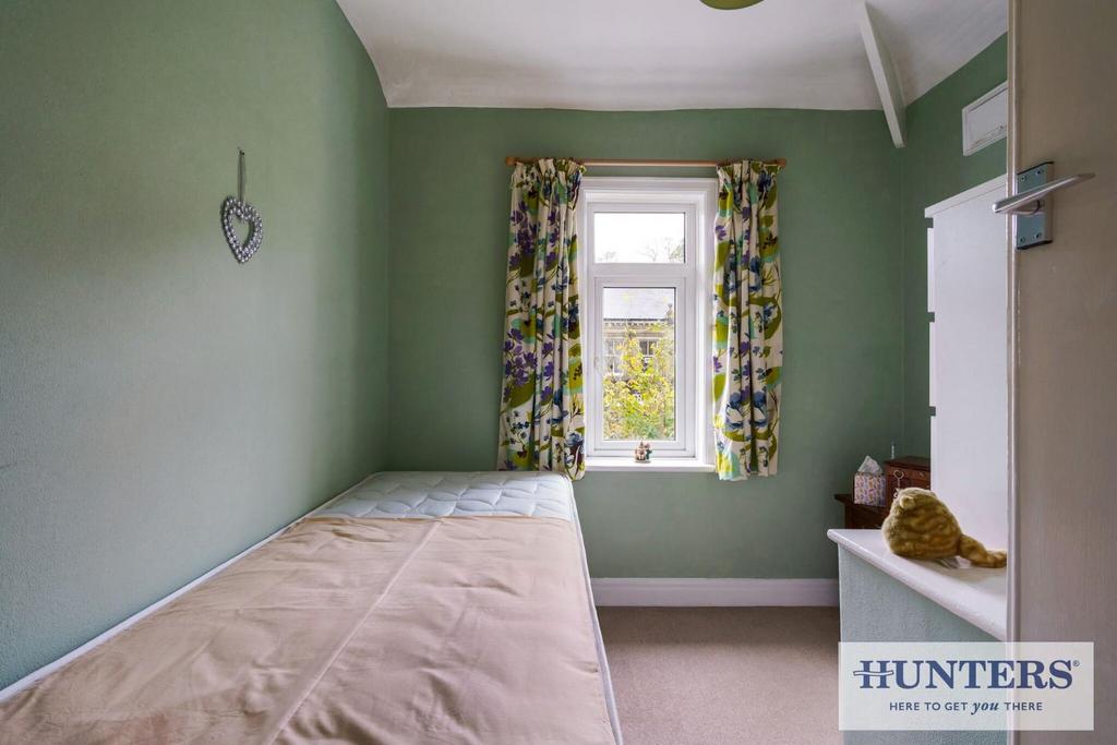99933 5 Leeds Road Rawdon (16) - Copy low.jpg