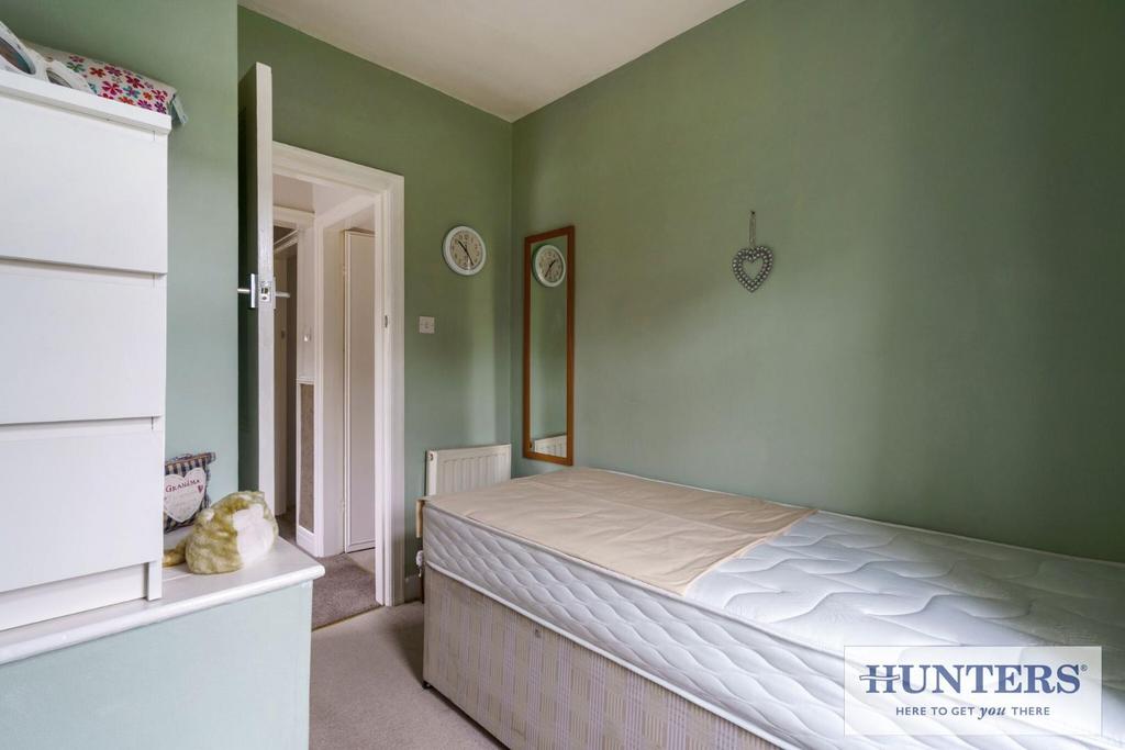 99933 5 Leeds Road Rawdon (17) - Copy low.jpg