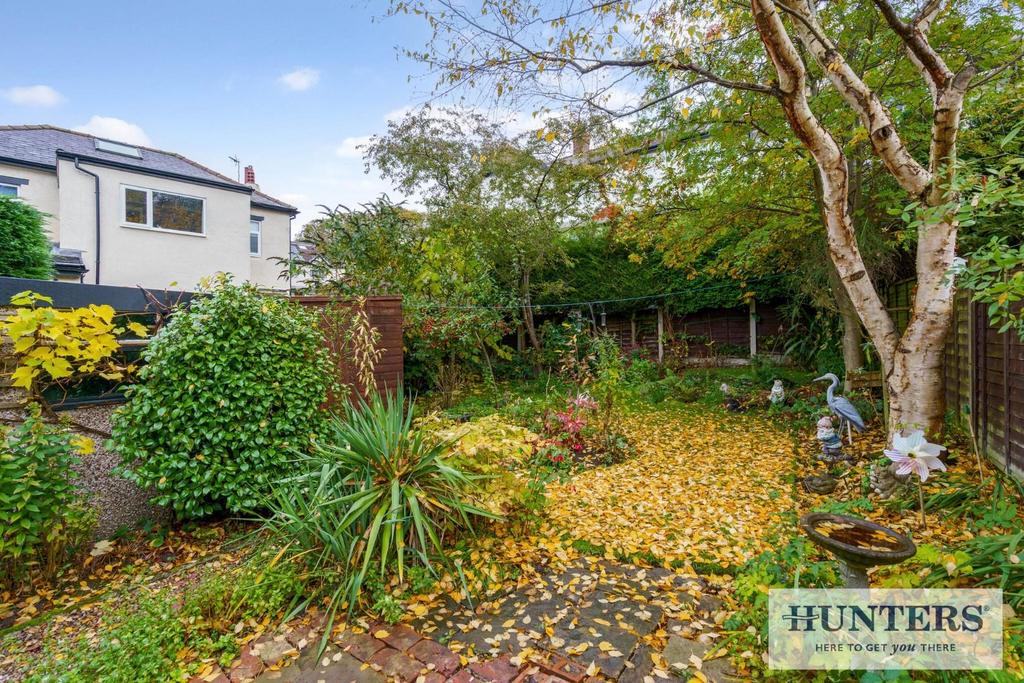 99933 5 Leeds Road Rawdon (20) - Copy low.jpg