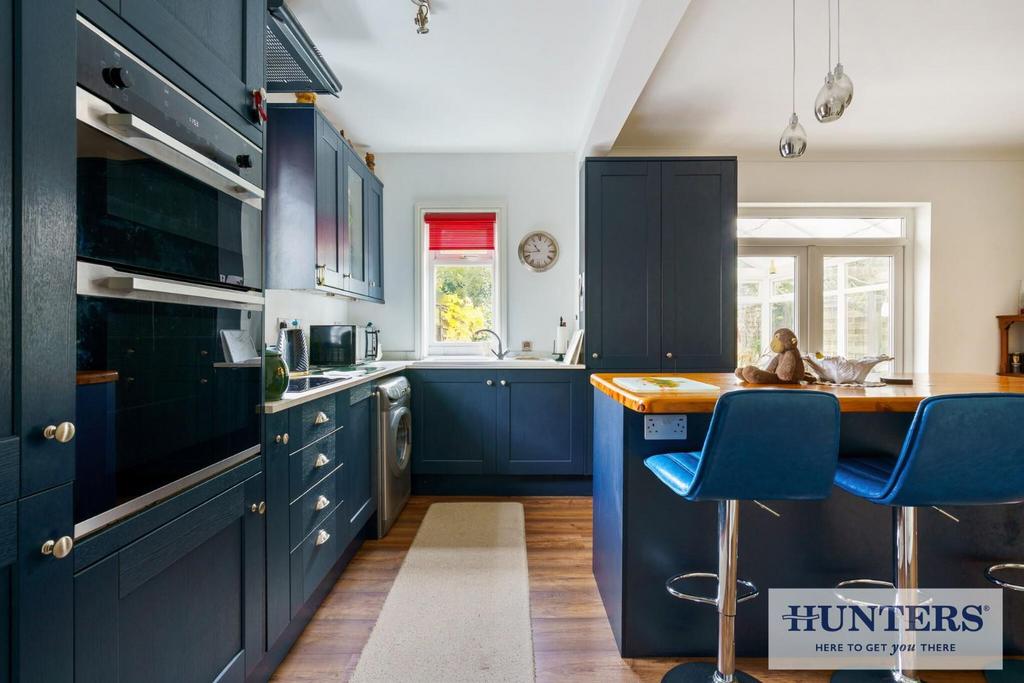 99933 5 Leeds Road Rawdon (7) - Copy low.jpg