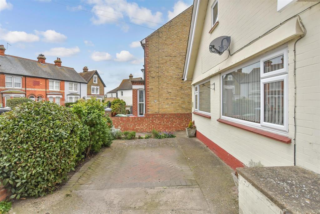 Driveway/Parking
