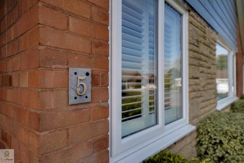5 Birch Close, Stafford, ST17 0LZ