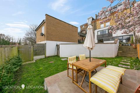 2 bedroom flat for sale, Mount Pleasant Lane, London, E5