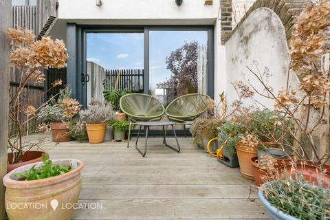 2 bedroom flat for sale, Mount Pleasant Lane, London, E5