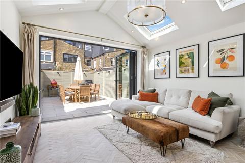16 Steerforth Street, London, SW18 4HH