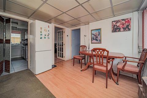 3 bedroom detached bungalow for sale, Thames Crescent, Melksham SN12