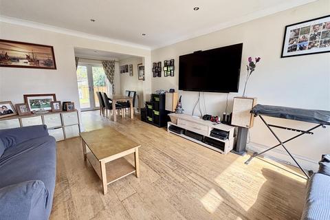 20 Border Road, Upton, Poole, BH16 5EE