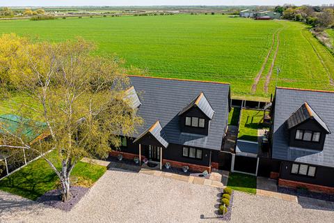 4 bedroom detached house for sale, Little Wakering Road, Southend-on-sea, SS3