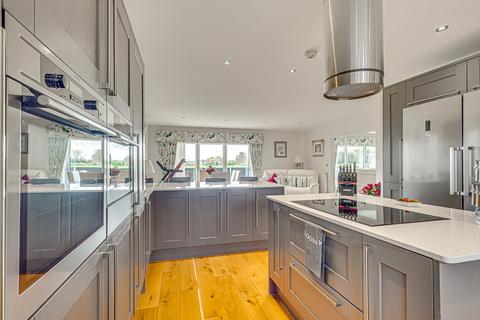4 bedroom detached house for sale, Little Wakering Road, Southend-on-sea, SS3