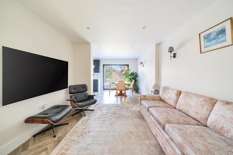 3 bedroom semi-detached house for sale, Elmbridge Drive, Ruislip