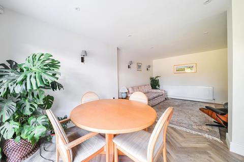 3 bedroom semi-detached house for sale, Elmbridge Drive, Ruislip