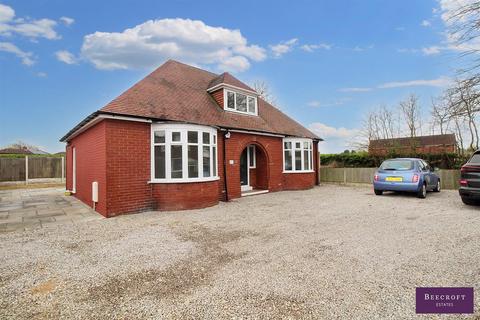 3 bedroom detached bungalow for sale, Rectory Lane, Thurnscoe