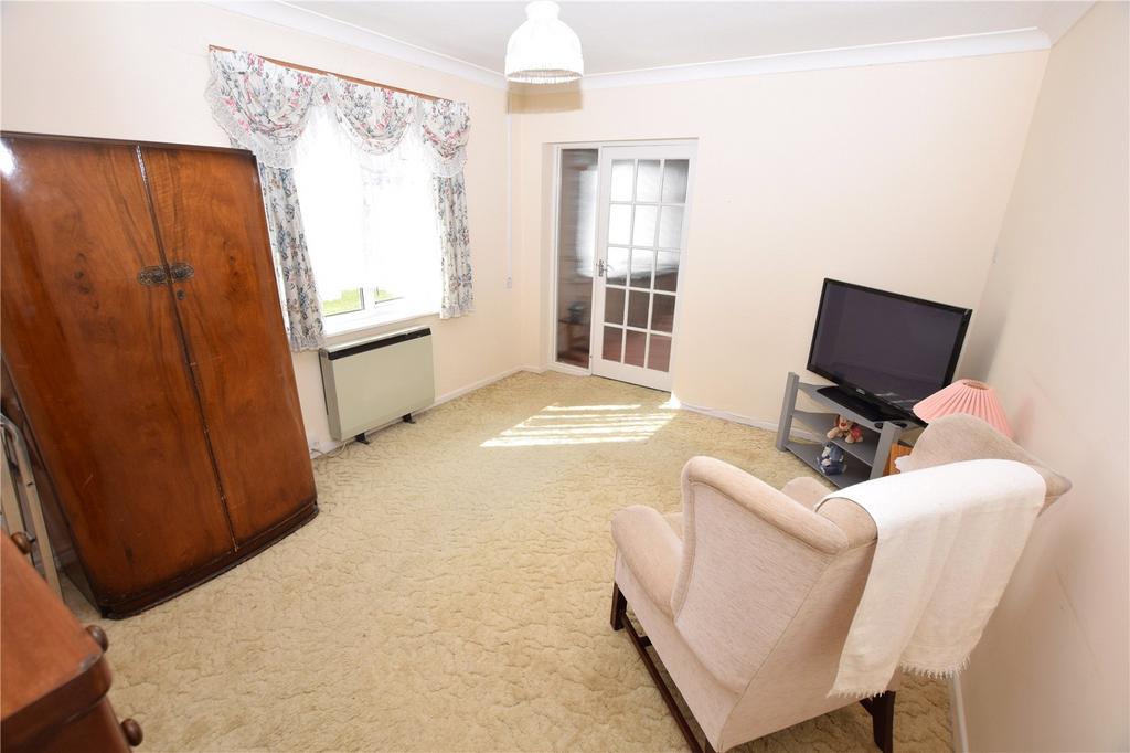 Bedroom/Dining Rm