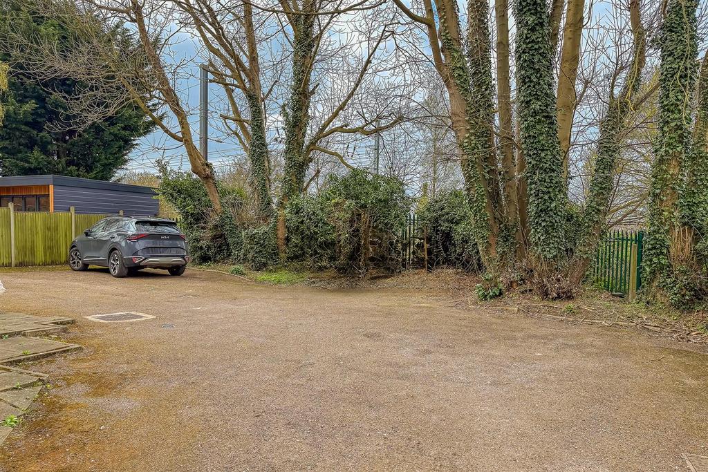 228 London Road-5.jpg
