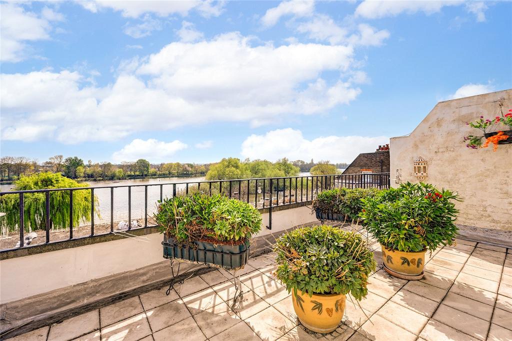 Riverside Terrace
