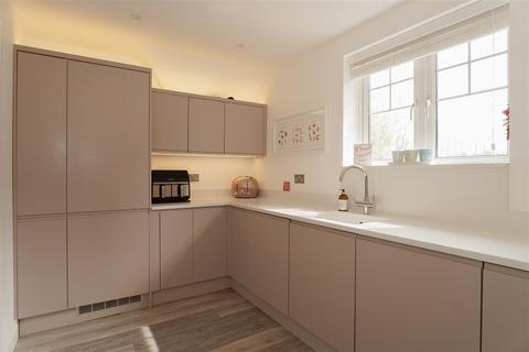 3 bedroom penthouse for sale, Kingswood Grange, Lower Kingswood KT20